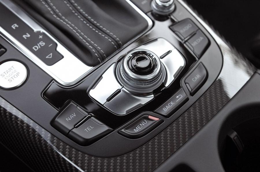 Детали интерьера Audi RS5 Coupe 2012 года  (NA) (фото 33 из 104)